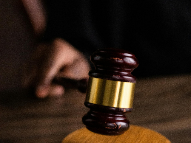 Droit d'asile : La Cour nationale du droit d'asile annule un statut de réfugié après la découverte de crimes graves